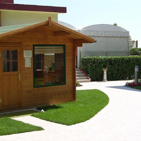 Hotel Righetto Fronte Mare カヴァッリーノ・トレポルティ エクステリア 写真