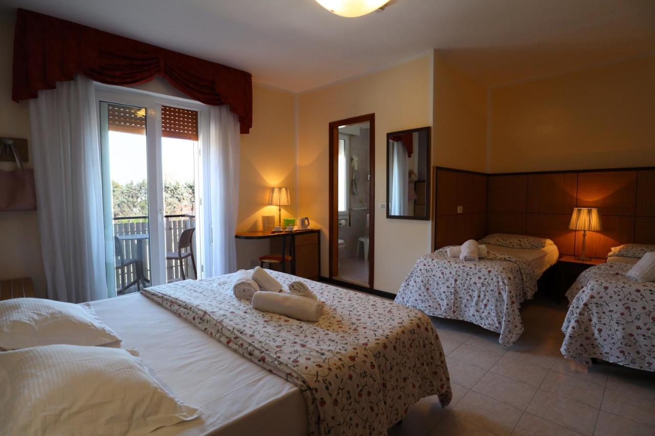 Hotel Righetto Fronte Mare カヴァッリーノ・トレポルティ エクステリア 写真