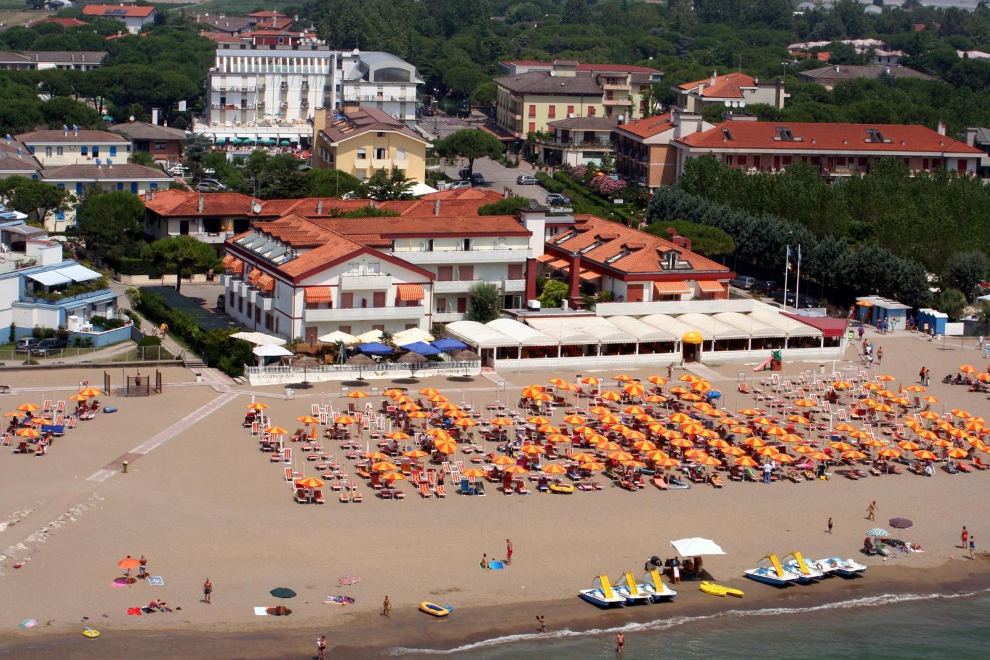 Hotel Righetto Fronte Mare カヴァッリーノ・トレポルティ エクステリア 写真
