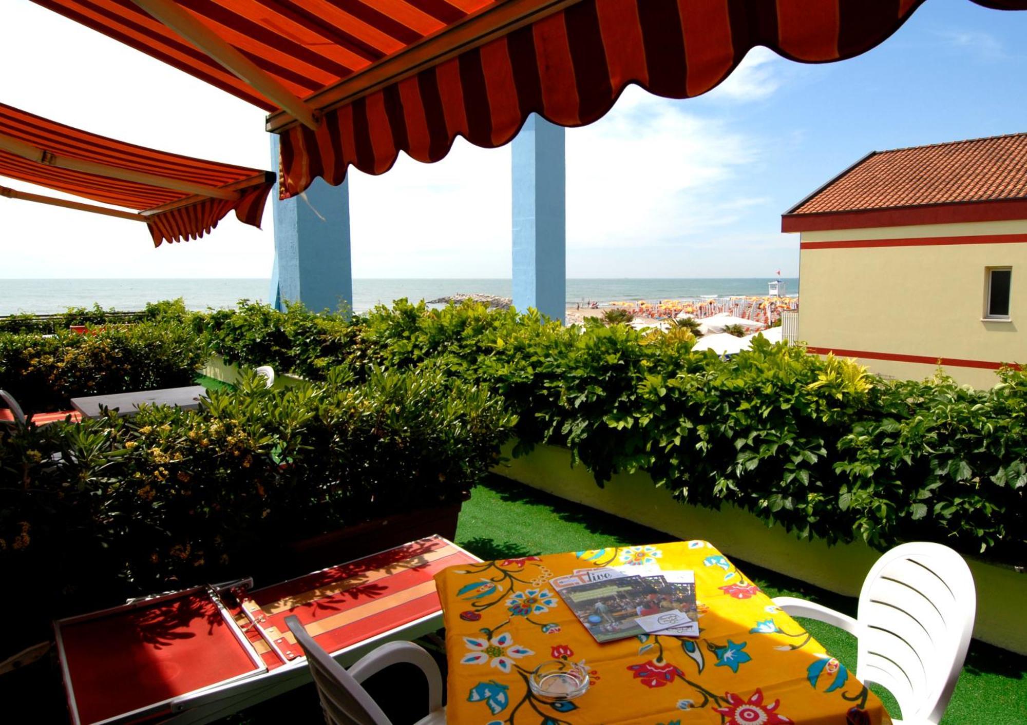 Hotel Righetto Fronte Mare カヴァッリーノ・トレポルティ エクステリア 写真