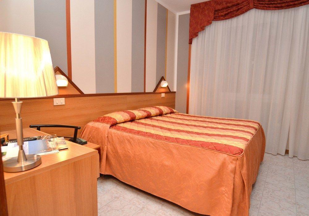 Hotel Righetto Fronte Mare カヴァッリーノ・トレポルティ エクステリア 写真