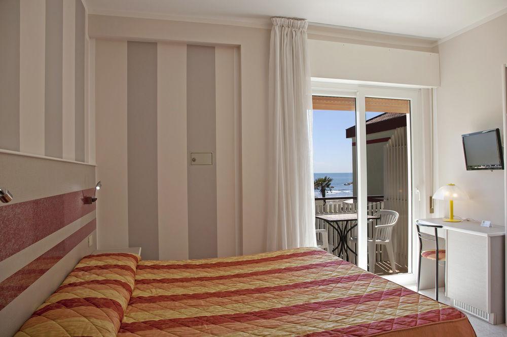 Hotel Righetto Fronte Mare カヴァッリーノ・トレポルティ エクステリア 写真