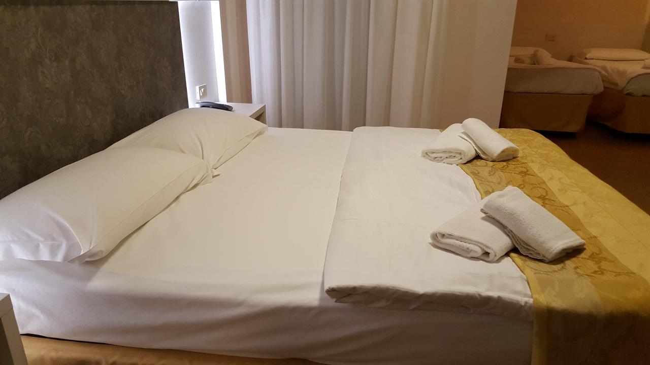 Hotel Righetto Fronte Mare カヴァッリーノ・トレポルティ エクステリア 写真