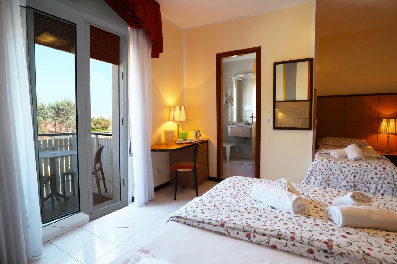 Hotel Righetto Fronte Mare カヴァッリーノ・トレポルティ エクステリア 写真