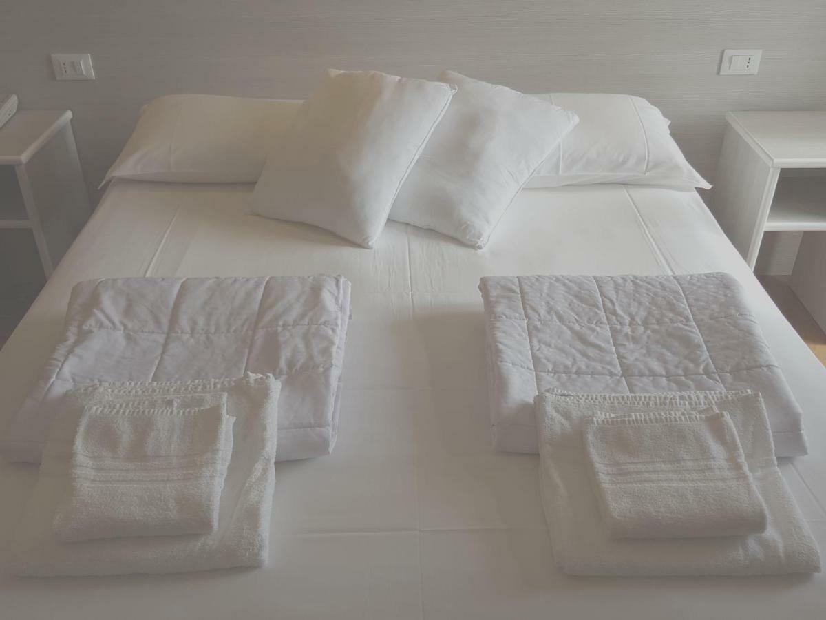 Hotel Righetto Fronte Mare カヴァッリーノ・トレポルティ エクステリア 写真