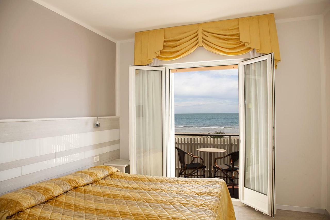 Hotel Righetto Fronte Mare カヴァッリーノ・トレポルティ エクステリア 写真